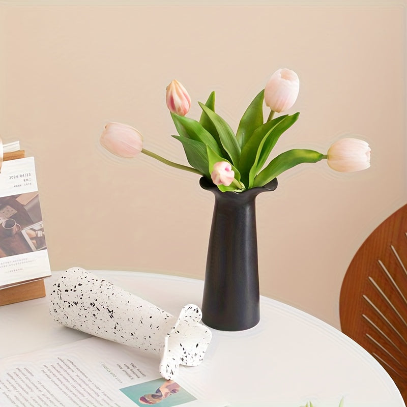 A Piece of Light Luxury Creativity | Petals | Ceramic Vase | Living Room Study | Sense of Elegance | Hydroponic Fresh Flowers And Dried Flowers | Floral Decoration Ornaments | Suitable for Display in The Living Room, Hallway, Bookshelf